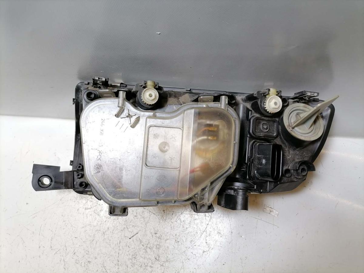 Skoda Fabia 1 6Y original Scheinwerfer vorn rechts Halogen Schwarzer Hintergrund Bj.2003